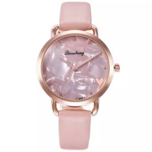 Beautiful Women’s Fashion Shell Heart Dial Watch